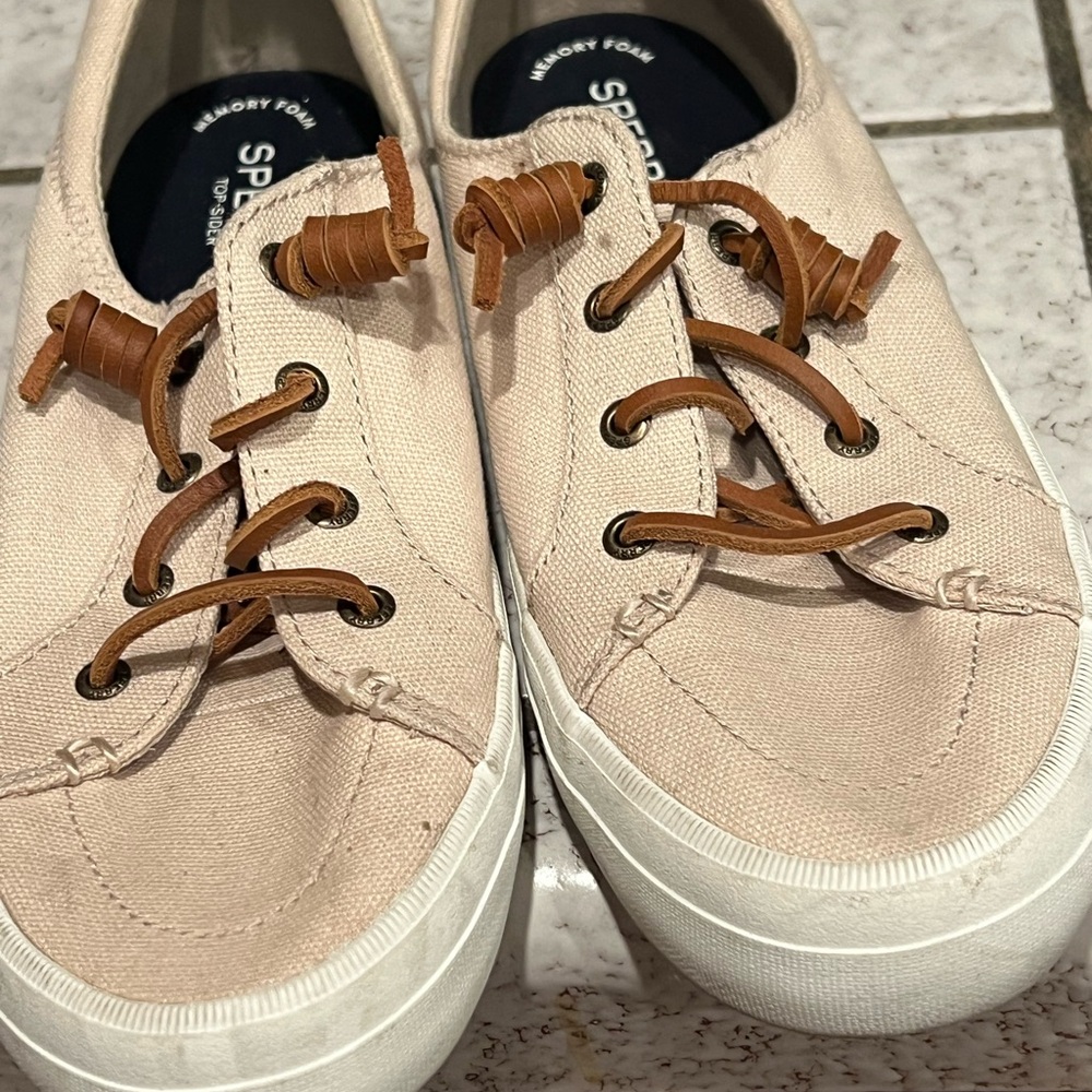 Sperry women’s Beige Canvas Sneakers with Brown Laces